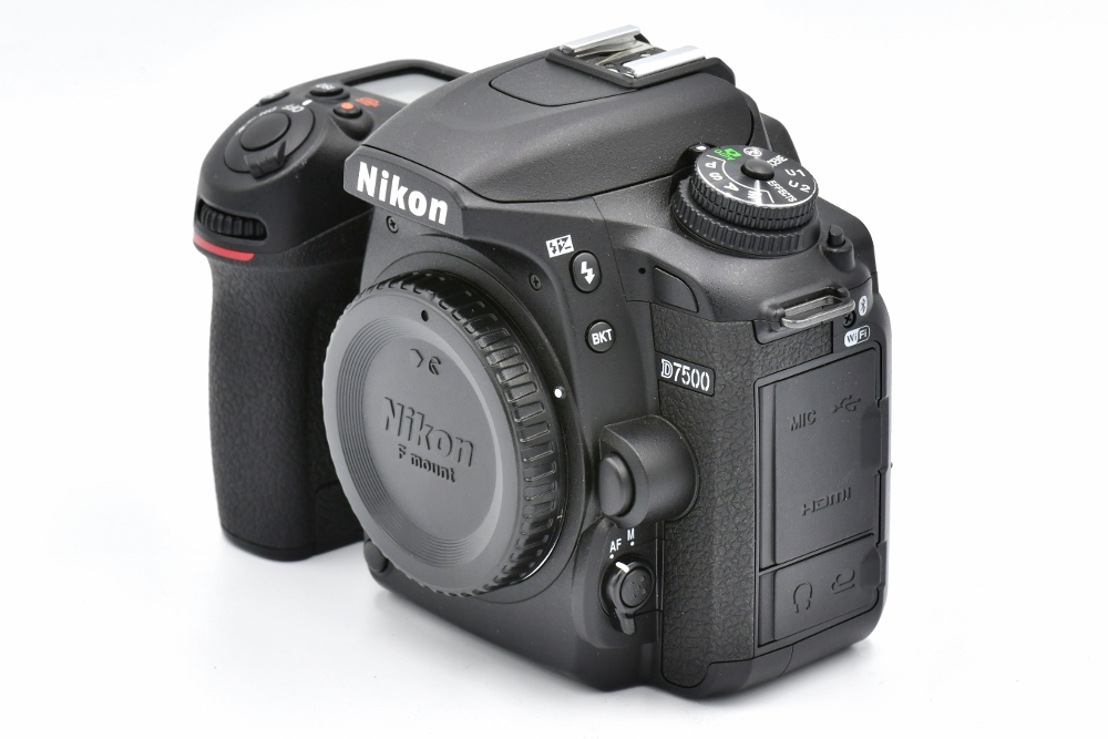 Продать фотоаппарат Nikon d7500